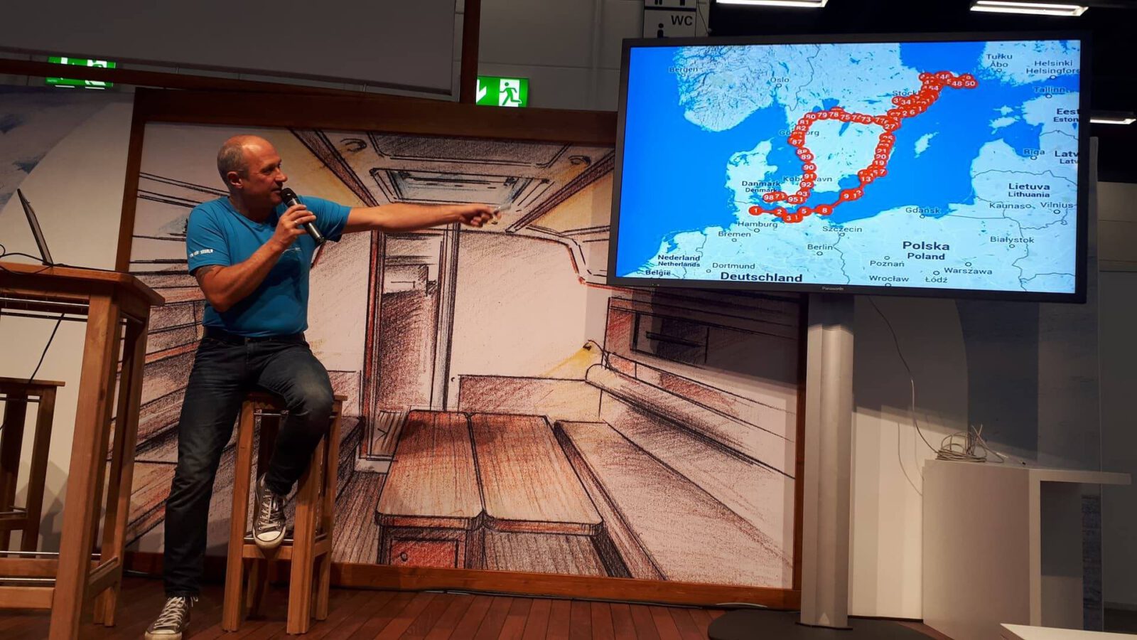 Claus hält einen Vortrag